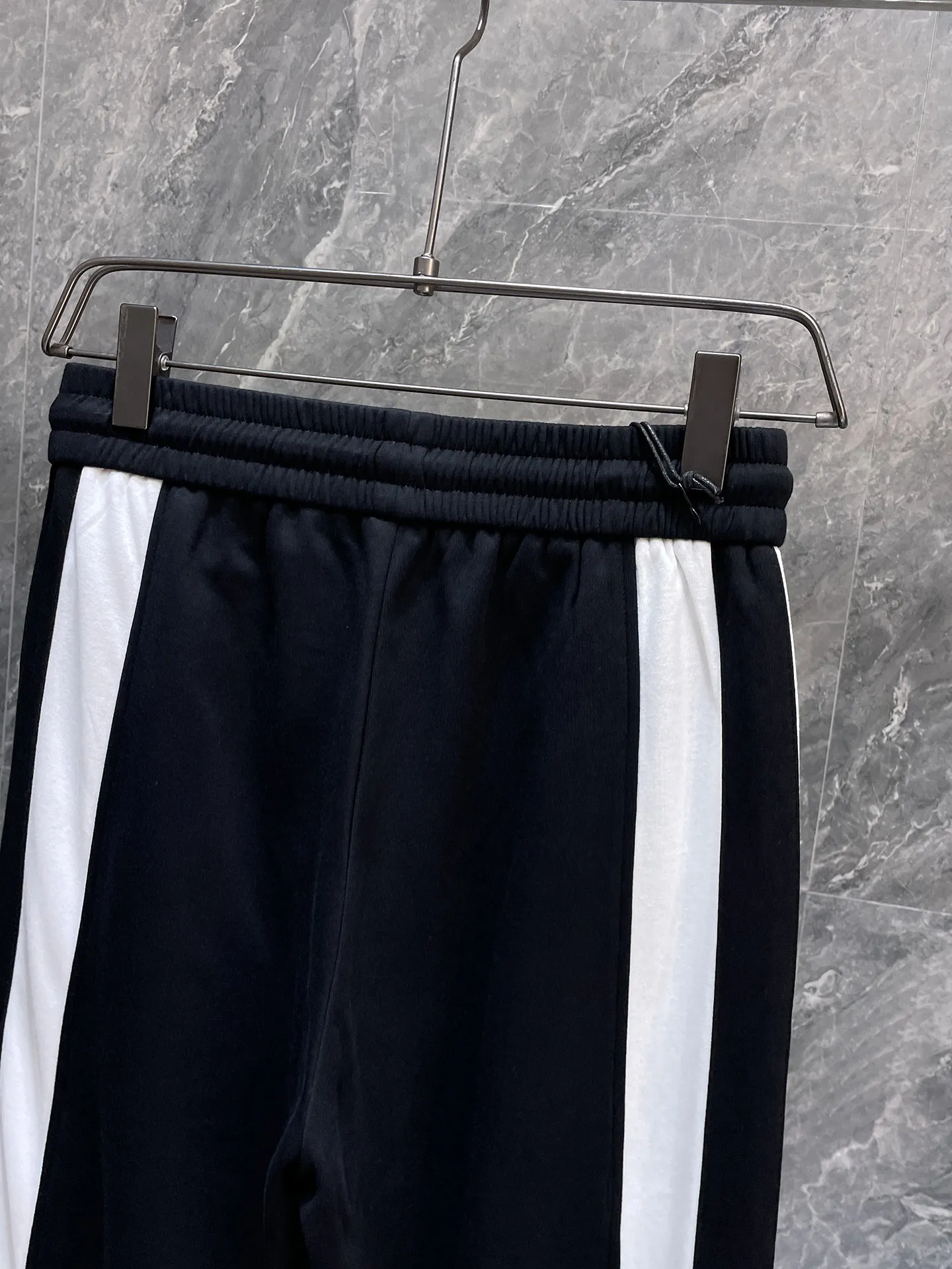 Balenciaga 🆕2026 Autumn and Winter New Arrival Casual Pants! The official website will be released simultaneously. Brand Classic LOGO casual pants, customized fabrics, excellent comfort and strong touch. Highly recognisable, perfect appearance and craftsmanship. Size:M-3XL